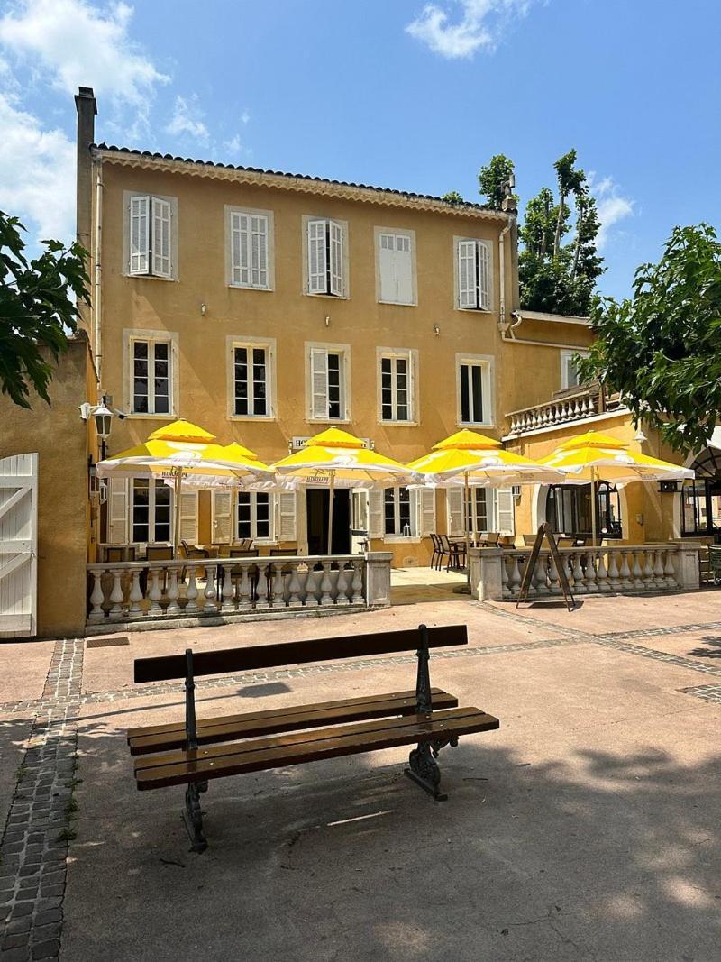 Hotel De La Loube La Roquebrussanne Exterior foto